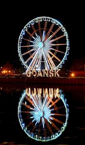 Gdaňsk - ruské kolo a jeho odraz ve vodě